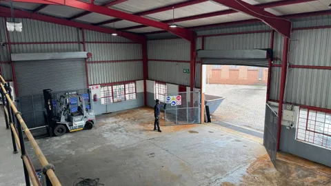 Warehouse to let in Jet Park (6).